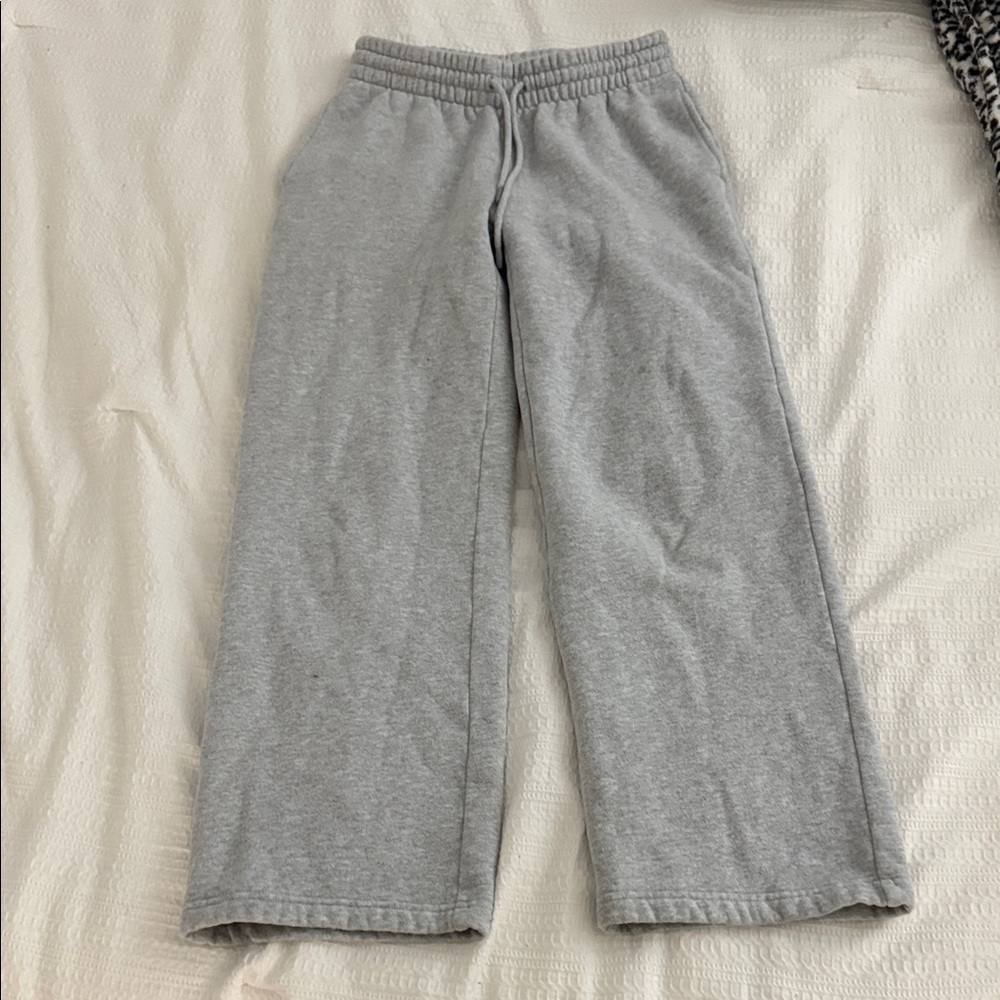 Aritzia Gray Sweatpants Relaxed Fit Elastic Waist